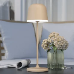 Lámpara de mesa LED Mannera con batería, arena