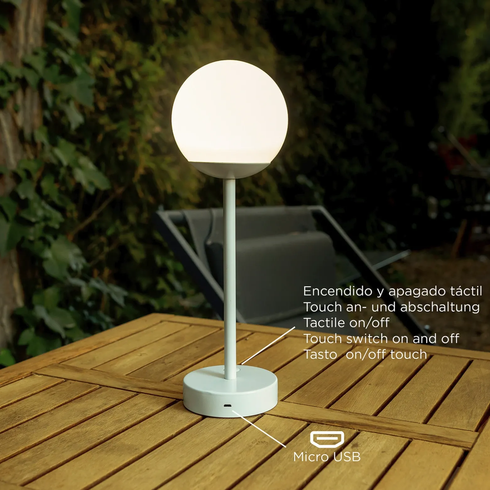 Lámpara de mesa LED Newgarden Norai Slim, latón