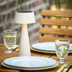 Lámpara de mesa LED recargable Solino, beige, solar/USB, 26 cm, IP44