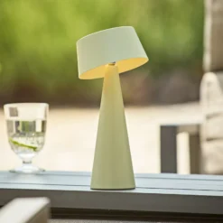 Lámpara de mesa LED recargable Solino, verde, solar/USB, 26 cm, IP44