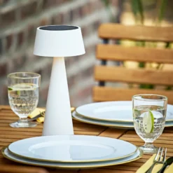 Lámpara de mesa LED recargable Solino, blanca, solar/USB, 26 cm, IP44