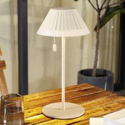 Lámpara de mesa LED recargable Ilvi de Lindby, beige, aluminio, Ø 17,5 cm