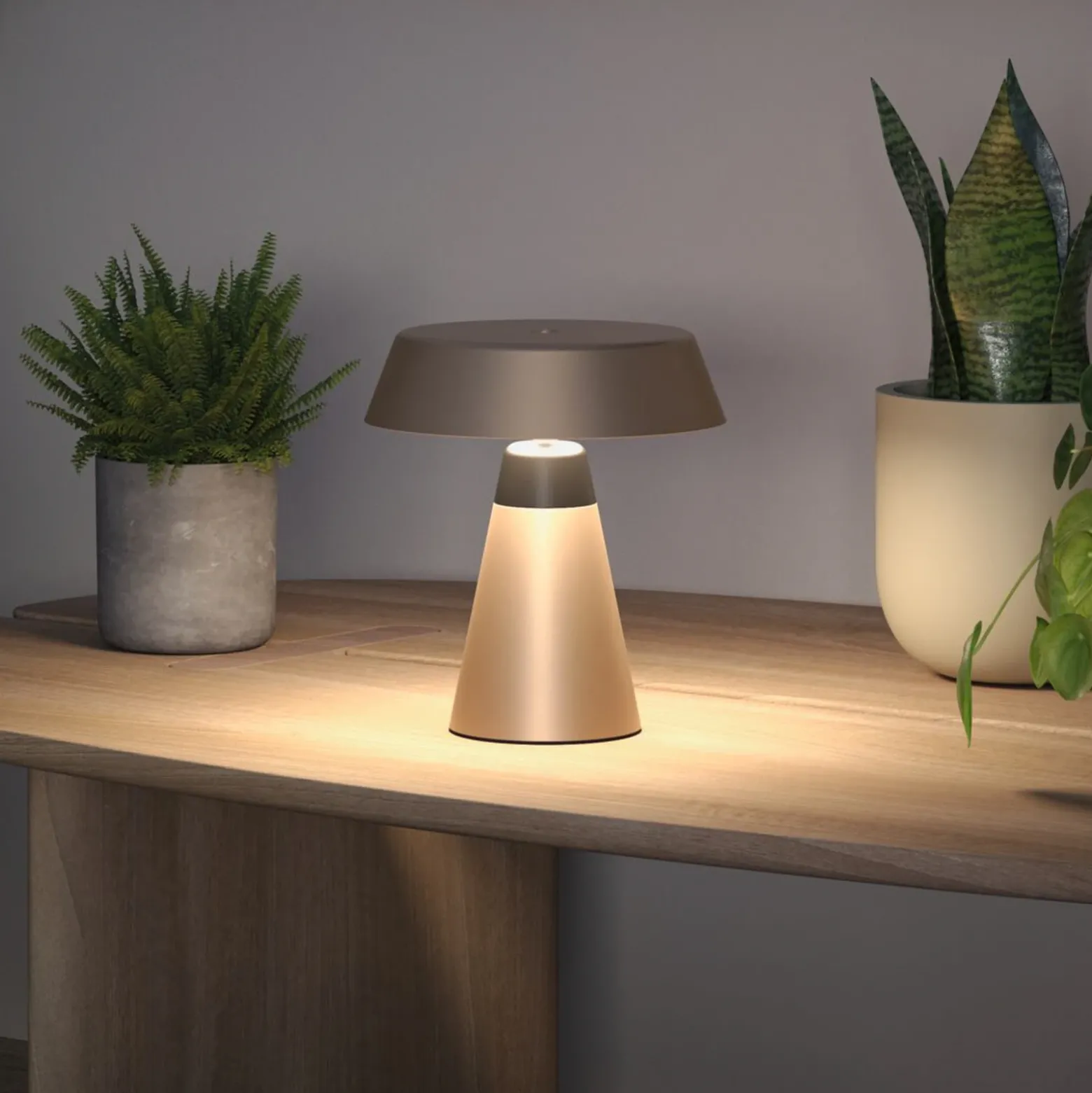 Lámpara de mesa LED recargable Paulmann Lirox, beige/negro, 20 cm, IP44