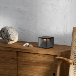 Lámpara de mesa LED recargable Nutalis, gris grafito, IP54, atenuable