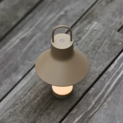 Lámpara de mesa LED recargable LOOM DESIGN Shadow Small, beige, IP65