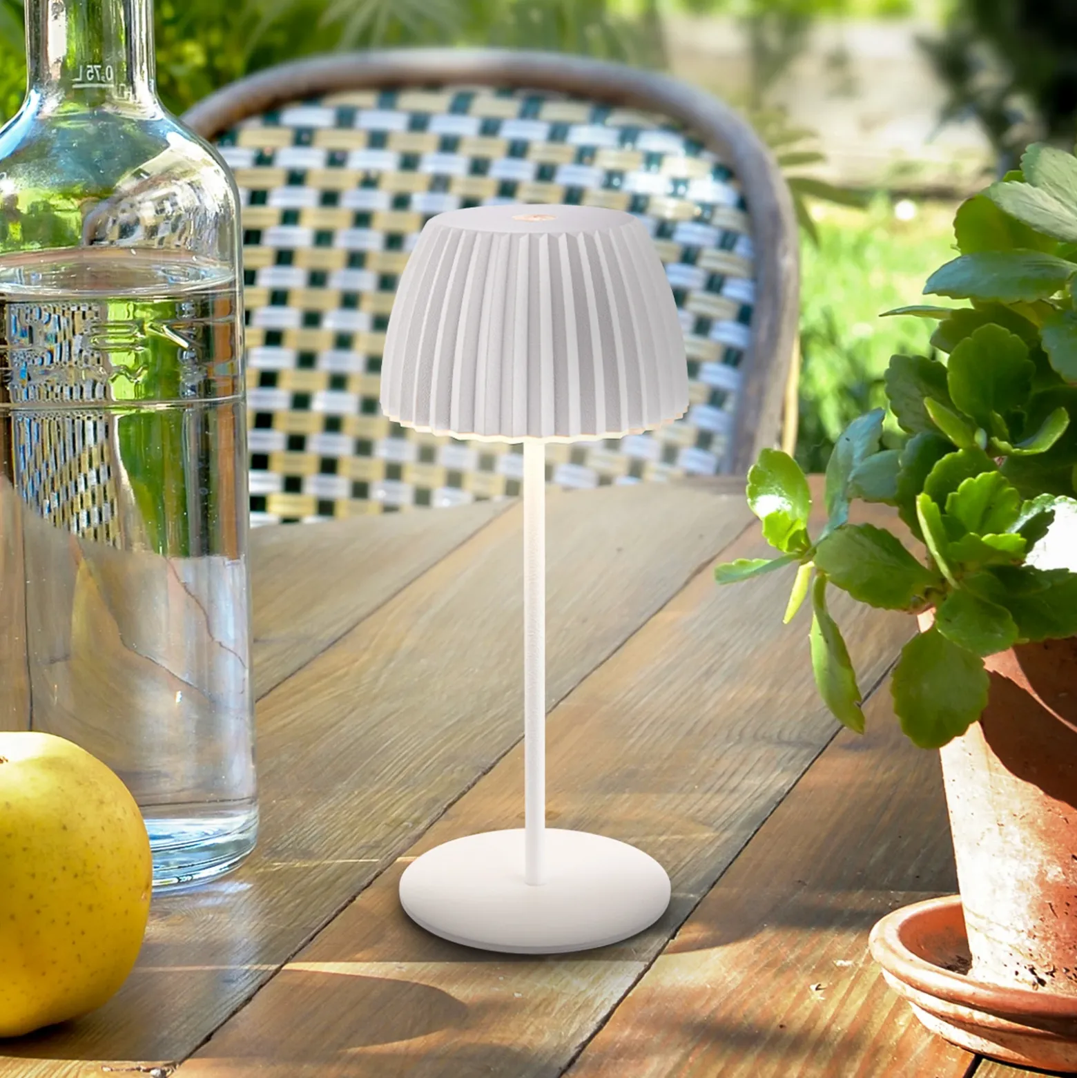 Lámpara de mesa LED recargable Brilo unplugged Riffle, 20 cm, blanca