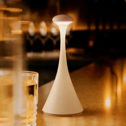 Lámpara de mesa LED recargable Nudrop mini, beige duna, IP54, atenuable