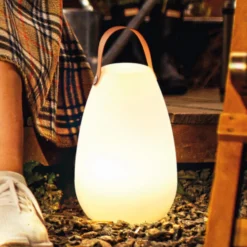 Lámpara de mesa LED recargable Ruby, Ø 18 cm, blanca, IP44, RGB atenuable