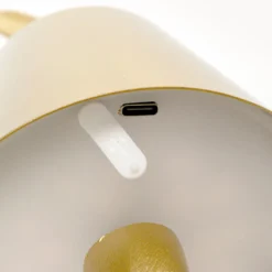 Lámpara de mesa LED recargable KARE Animal Rabbit, dorada, IP54, 29 cm