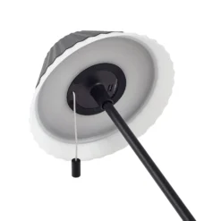 Lámpara de mesa LED recargable Ilvi de Lindby, negra, aluminio, Ø 17,5 cm