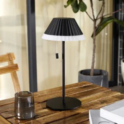 Lámpara de mesa LED recargable Ilvi de Lindby, negra, aluminio, Ø 17,5 cm