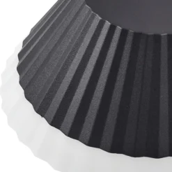 Lámpara de mesa LED recargable Ilvi de Lindby, negra, aluminio, Ø 17,5 cm