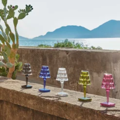 Lámpara de mesa LED recargable Kartell Battery, 30 cm, gris ahumado, IP54
