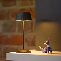 Lámpara de mesa LED recargable Facetta, negra, 22 cm, metal CCT IP44