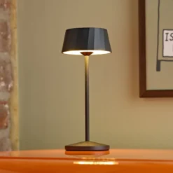 Lámpara de mesa LED recargable Facetta, negra, 22 cm, metal CCT IP44