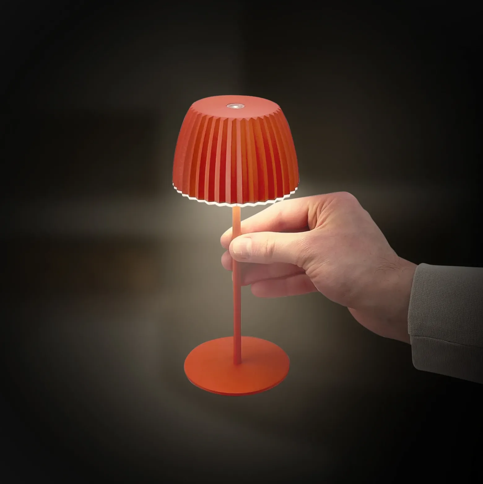 Lámpara de mesa LED recargable Brilo unplugged Riffle, 20 cm, naranja