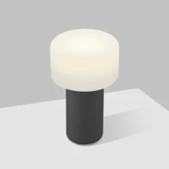 Lámpara de mesa LED recargable Tiny-B, negra, altura 13 cm, IP54, USB