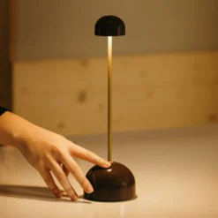 Lámpara de mesa LED recargable MARSET Sips, marrón/dorado, 31 cm, acero