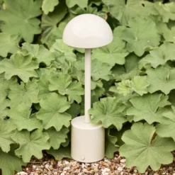 Lámpara de mesa LED recargable Taten, color arena, altura 30 cm, metal