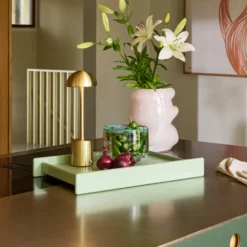 Lámpara de mesa LED recargable Taten, color latón, altura 30 cm, metal