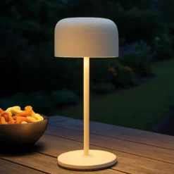 Lámpara de mesa LED recargable Finley, color beige arena, altura 22 cm, metal,