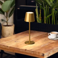 Lámpara de mesa LED recargable Roxi, dorada, metal, IP54, atenuador