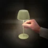 Lámpara de mesa LED recargable Brilo unplugged Riffle, 20 cm, verde