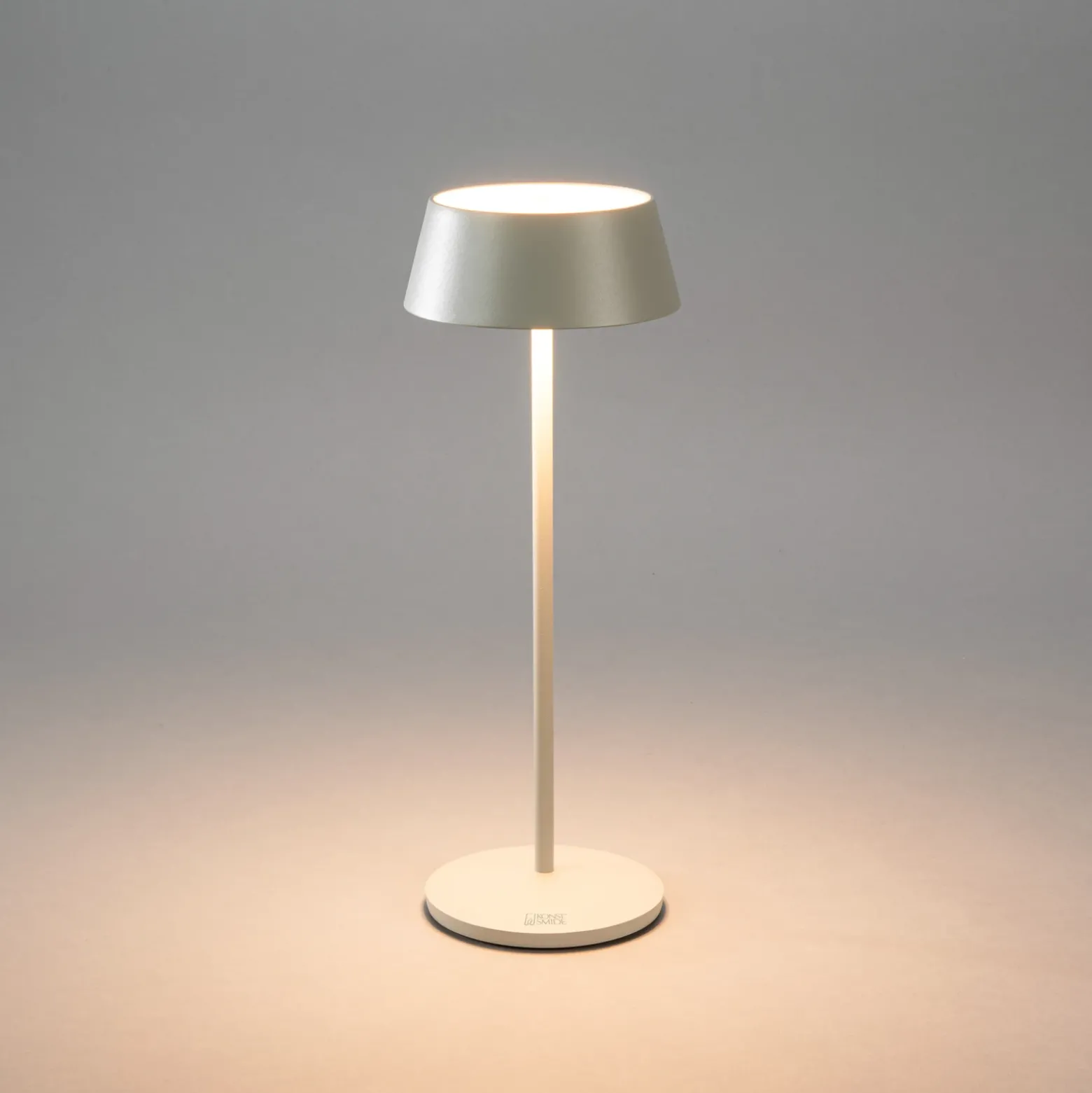 Lámpara de mesa LED recargable Menton, gris, altura 27 cm, IP54, USB