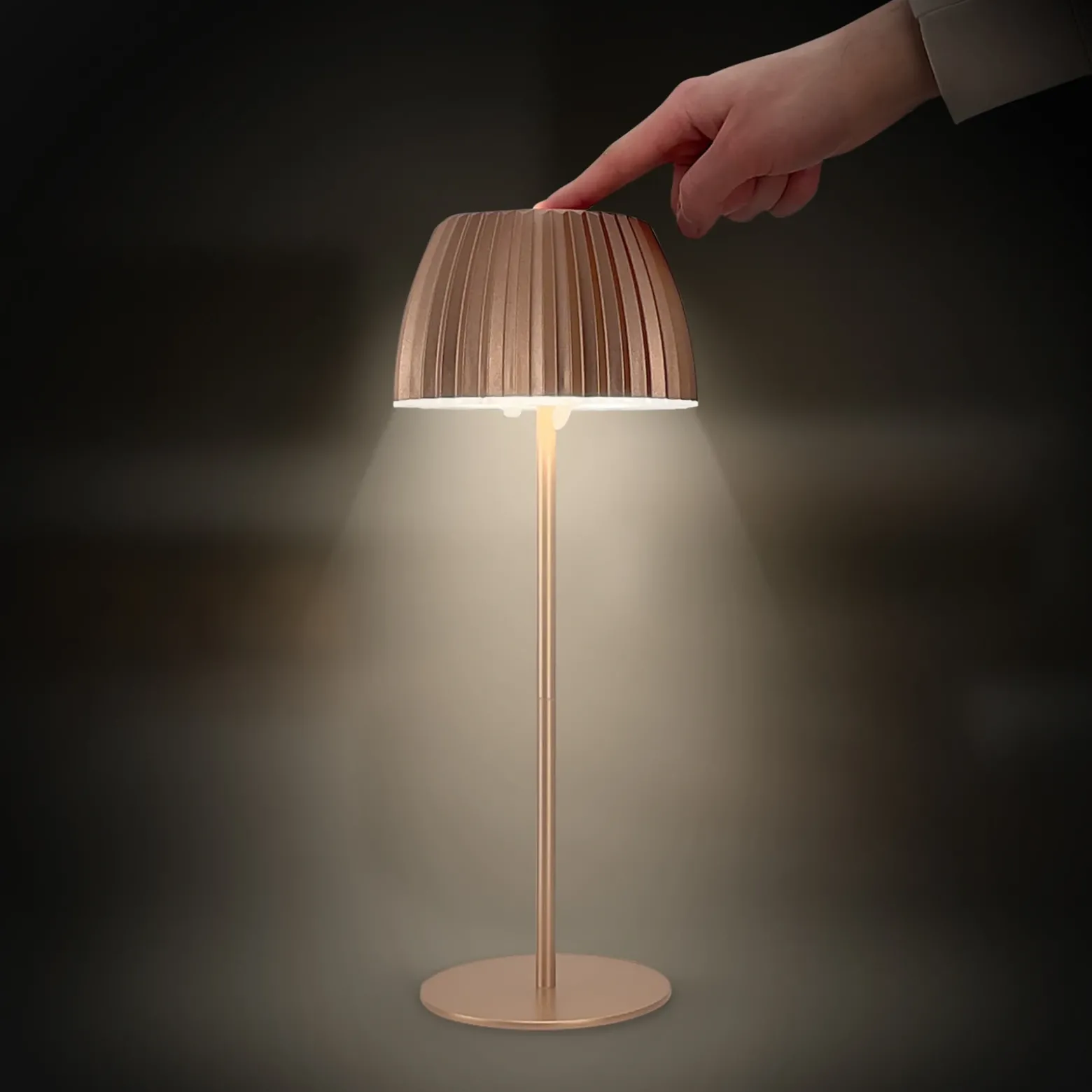 Lámpara de mesa LED recargable Brilo unplugged Riffle, 36 cm, cobre