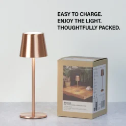Lámpara de mesa LED recargable Roxi, color cobre, metal, IP54, atenuador
