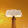 Lámpara de mesa LED Relax, blanca, tapa de botella, batería recargable