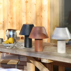 Lámpara de mesa LED Vivo, gris, IP44, altura 30 cm, atenuable.