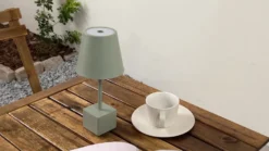 Lámpara de mesa Lindby LED recargable Janea CUBE, verde, metal