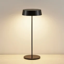 Lámpara de mesa Lucande LED recargable Tibia, negra, aluminio, USB, IP54