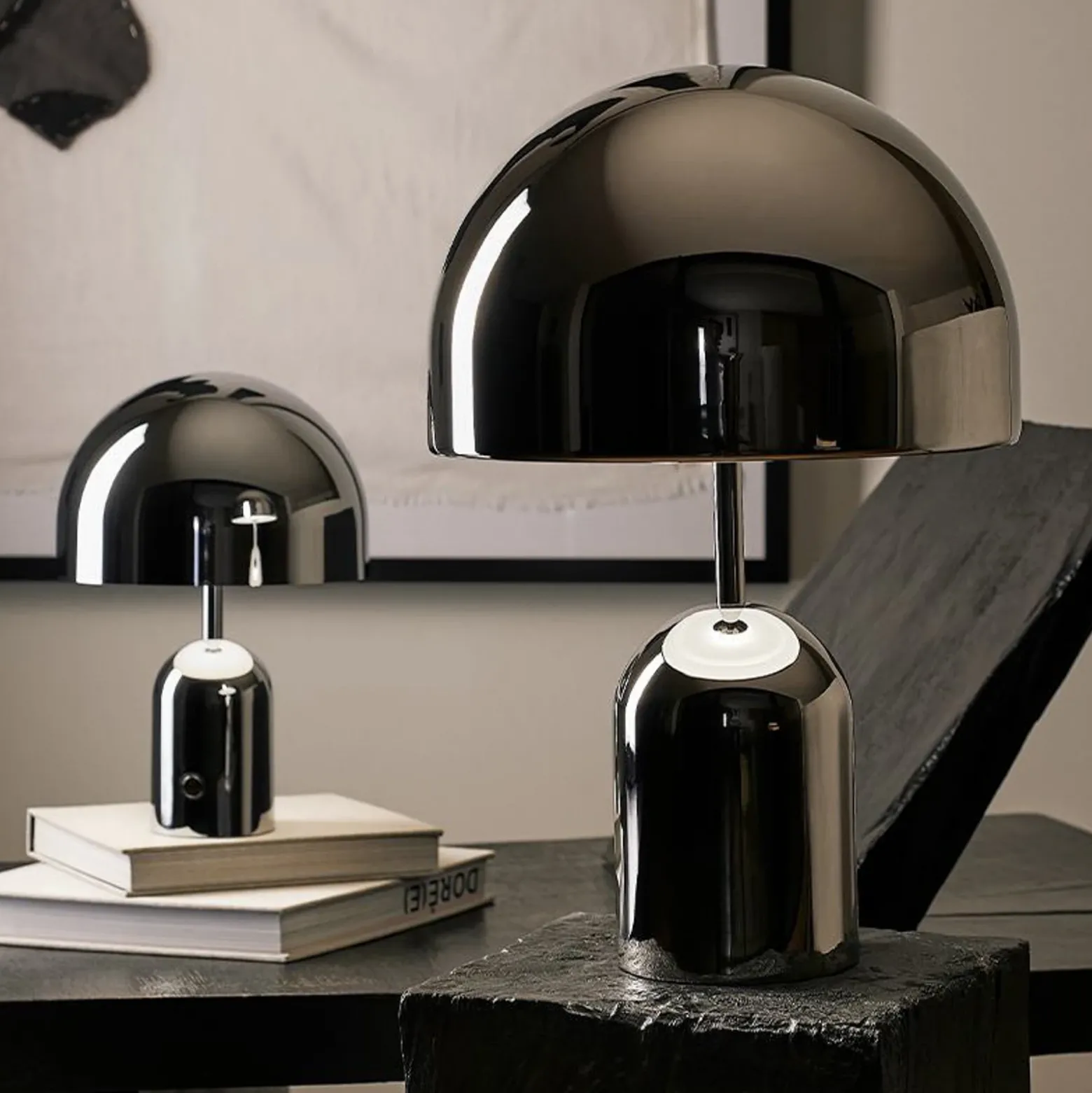 Lámpara de mesa recargable BELL PORTABLE de Tom Dixon, negra, 28 cm, IP44