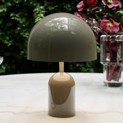Lámpara de mesa recargable BELL PORTABLE de Tom Dixon, color topo, 28 cm, IP44