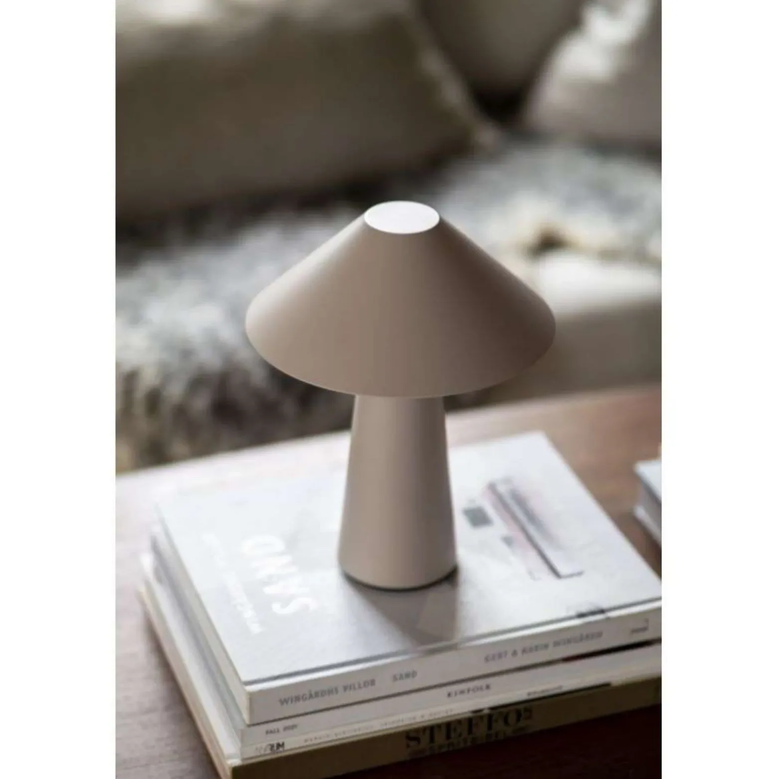 Lámpara de mesa recargable Cannes de Globen Lighting, beige, 26 cm IP44