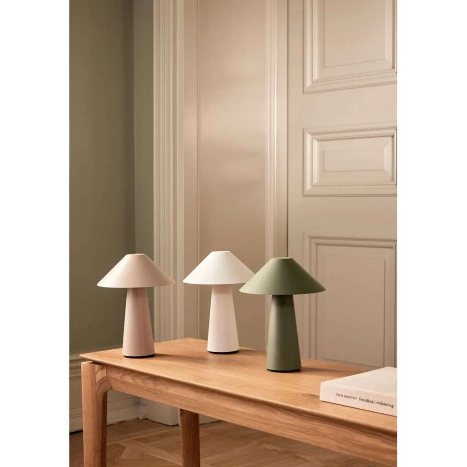 Lámpara de mesa recargable Cannes de Globen Lighting, beige, 26 cm IP44