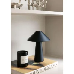 Lámpara de mesa recargable Cannes de Globen Lighting, negra, 26 cm, IP44