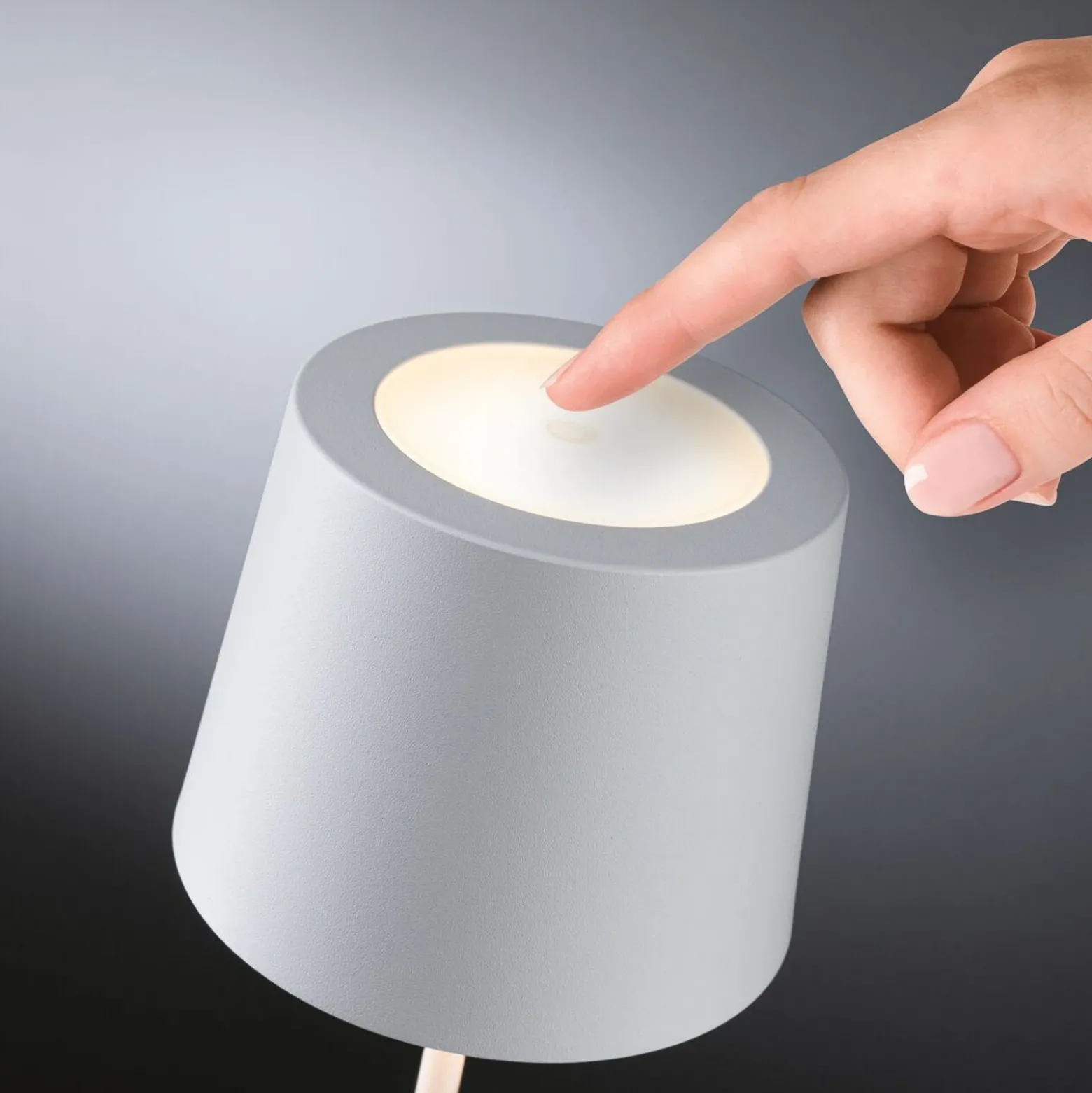 Lámpara de mesa recargable LED Gilo de Paulmann, blanca, plástico, IP44