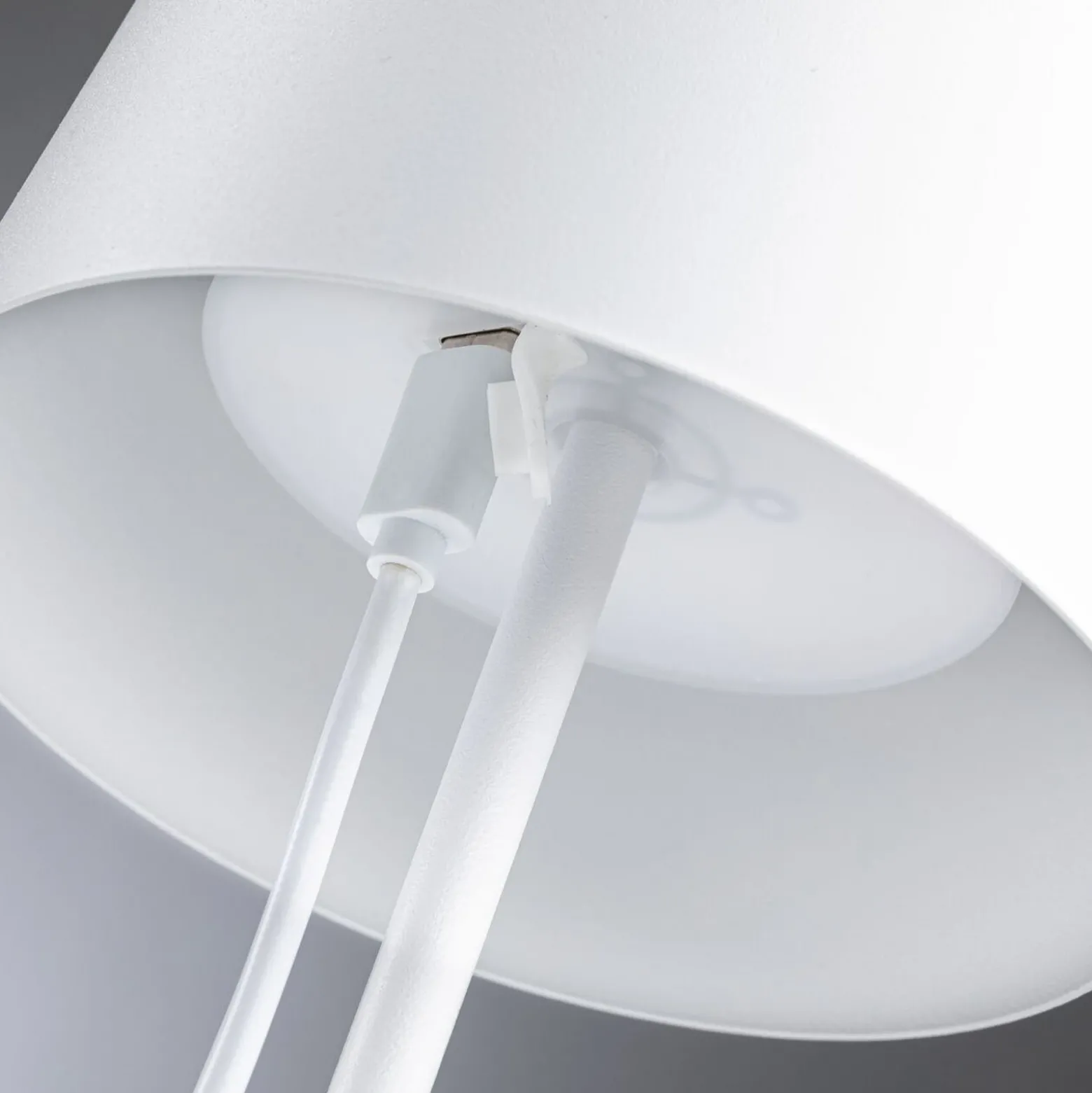 Lámpara de mesa recargable LED Gilo de Paulmann, blanca, plástico, IP44