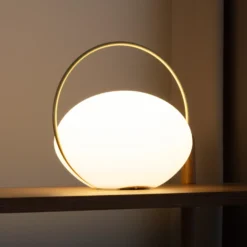Lámpara de mesa recargable LED UMAGE Orbit, blanco/latón, IP44, CCT