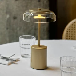 Lámpara de mesa recargable LED Nuura Blossi, altura 26 cm, color