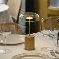 Lámpara de mesa recargable LED Nuura Blossi, altura 26 cm, color