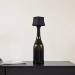 Lámpara de mesa recargable LED Lindby Linor, negra, USB, regulador táctil