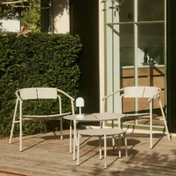 Lámpara de mesa recargable LED Luceo de AYTM, blanca, IP44