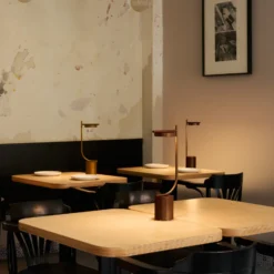 Lámpara de mesa recargable LED Grupa Igram, color bronce, 40 cm, IP44