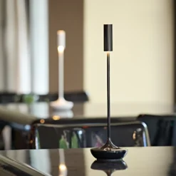 Lámpara de mesa recargable Nucandle LED, negra, IP54, atenuable