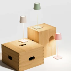 Lámpara de mesa recargable Nuindie LED, USB-C, verde salvia, IP54,