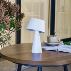 Lámpara de mesa solar LED Lirinor de Lindby, blanca, de plástico, Ø 13 cm